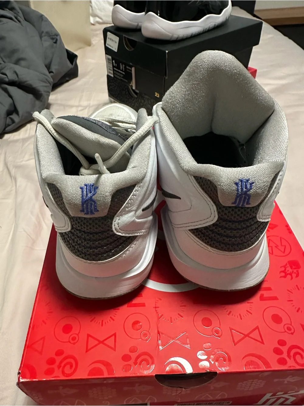 Nike Kyrie Irving 8 Infinity Sz 5.5Y/7W OG ALL